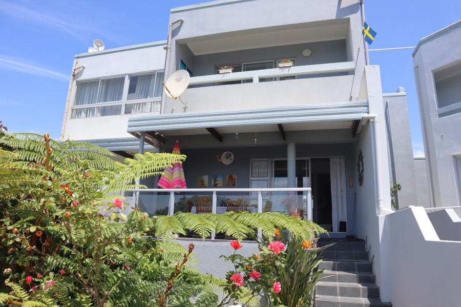 To Let 3 Bedroom Property for Rent in Wavecrest Eastern Cape